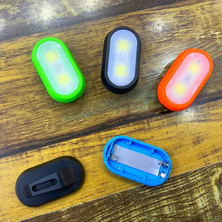 Small keychain work light with ABS body in green, blue, black, or orange, 3W power supply and no.7 battery.