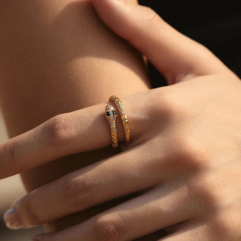 Snake-shaped adjustable index finger ring with copper construction and 18K gold colour finish