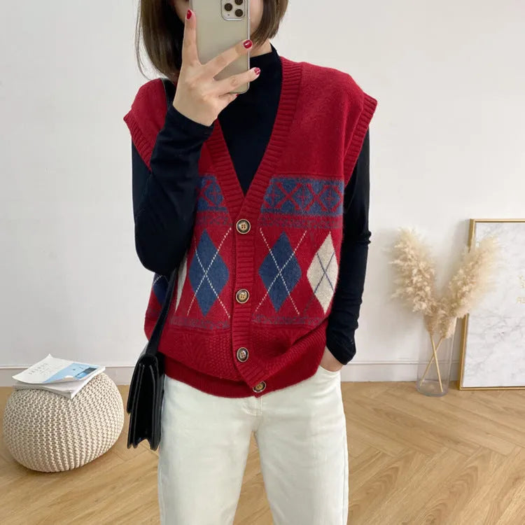 Loose sleeveless cardigan with diamond plaid pattern in khaki colour