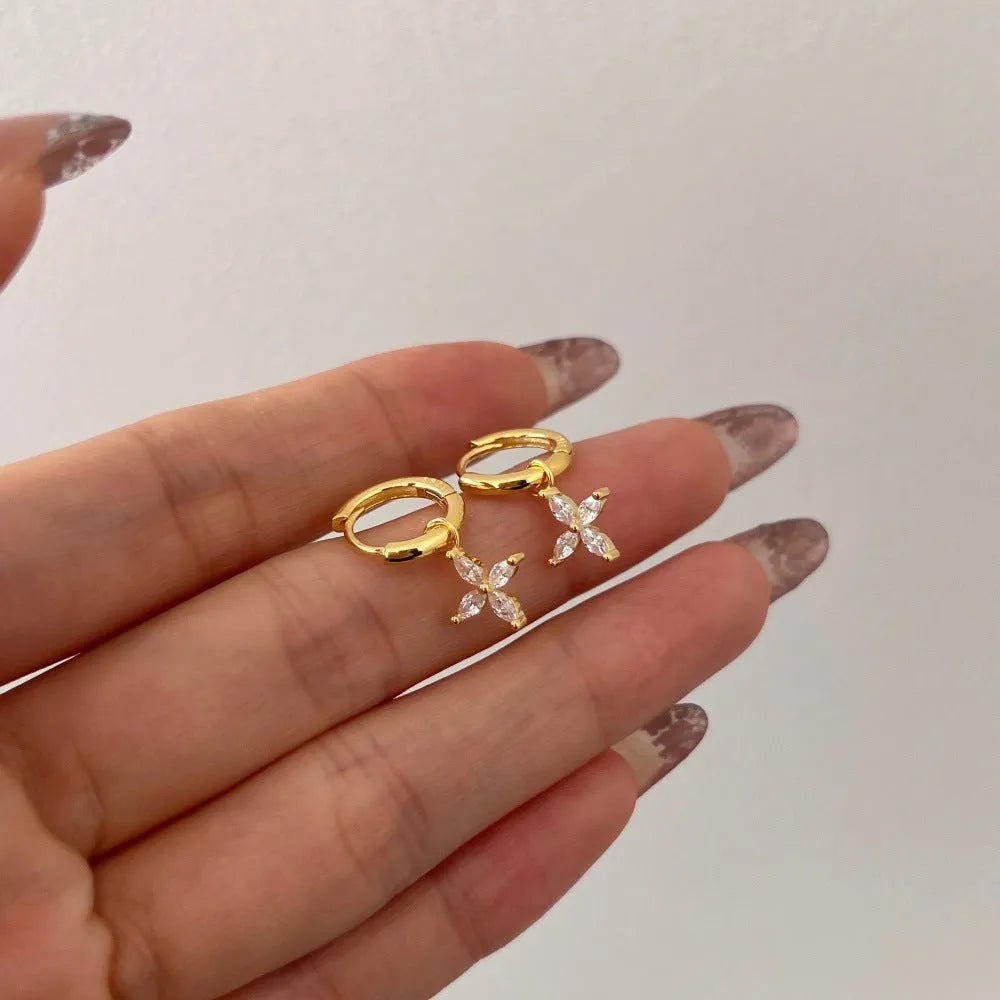 S925 sterling silver flower earrings for women in gold or platinum colour, Korean style, one pair