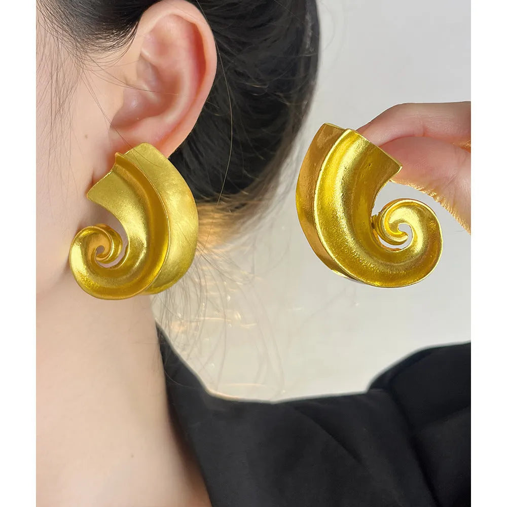 Geometric retro ear studs with 5cm diameter in gold or silver electroplated alloy