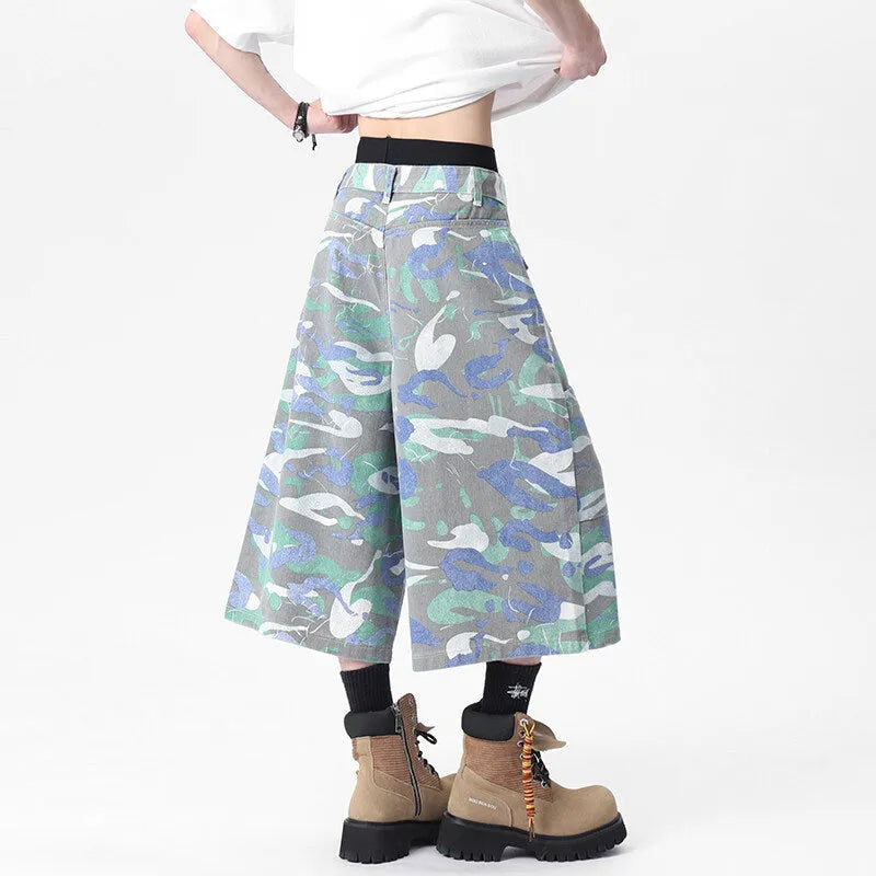 Camouflage denim cargo trousers with pockets in straight-leg cropped cut