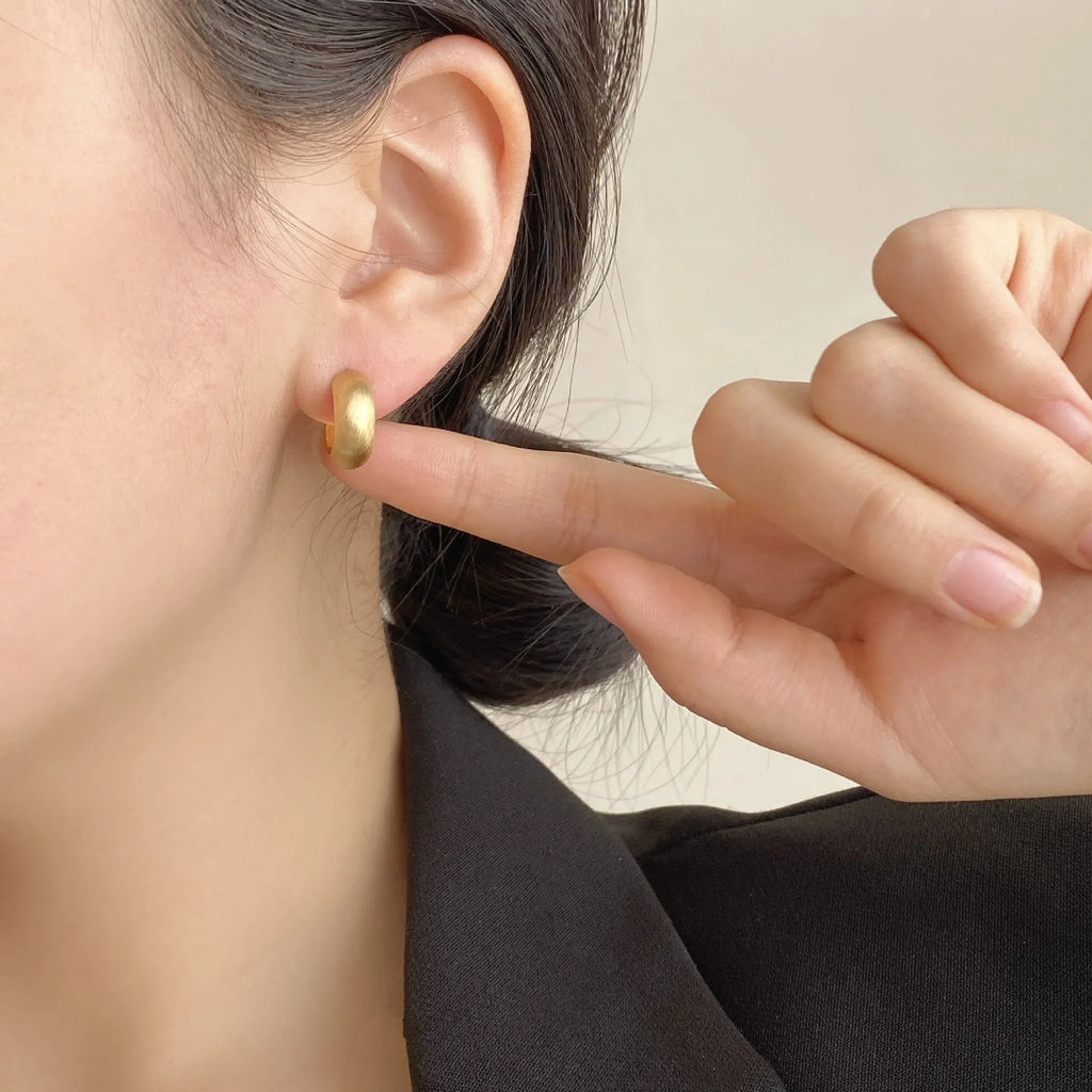 Geometric C-shaped frosted brushed copper earrings in gold or silver, ear clip or ear stud, 1 pair
