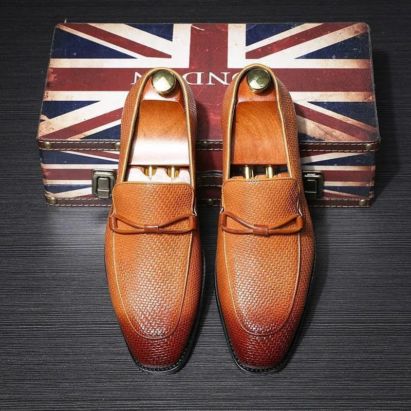 Men's leather business shoes in yellow or black, sizes 38-48, with microfibre upper and pointed toe.