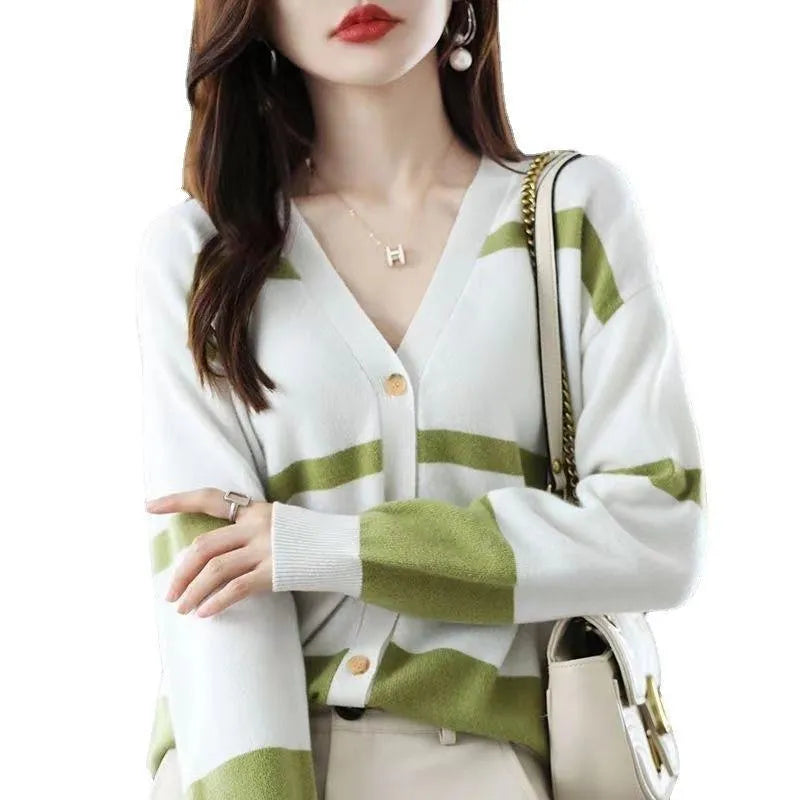 Women's striped V-neck knitted cardigan with 3D pattern effect and button closure