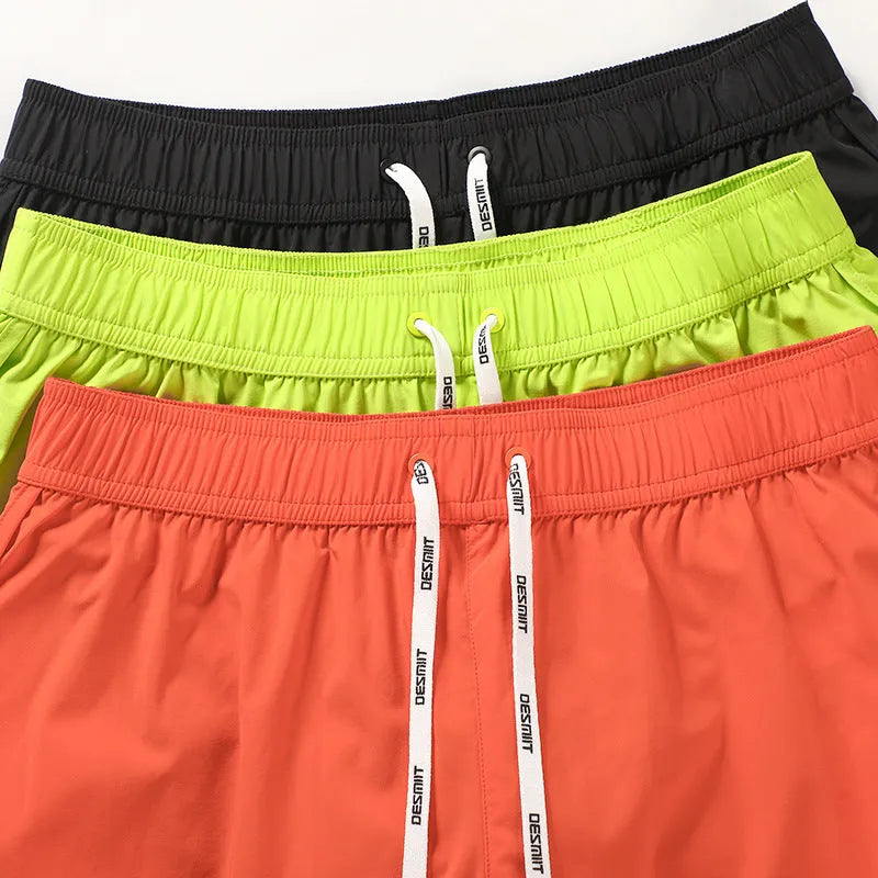 Men's loose fit beach shorts in polyester fabric with micro elasticity