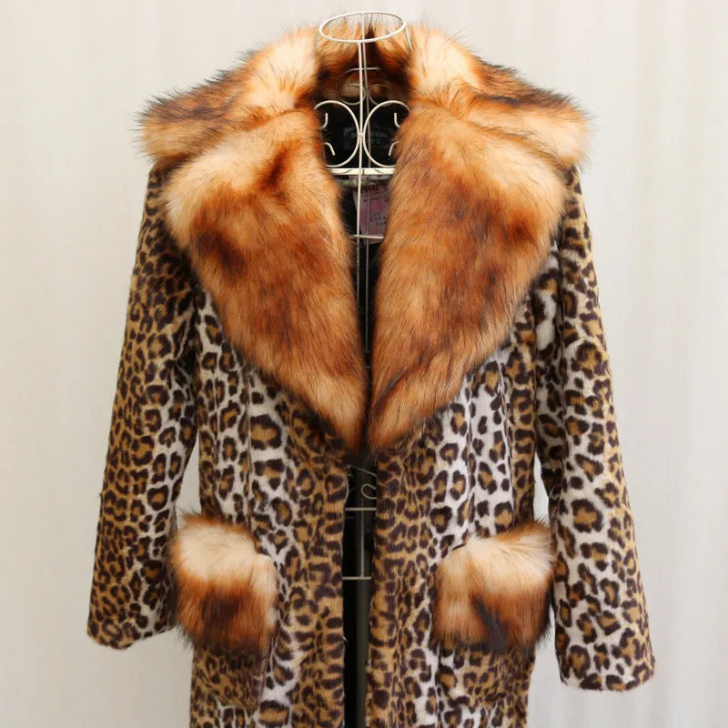 Women's long artificial fur jacket with leopard print pattern and regular sleeves