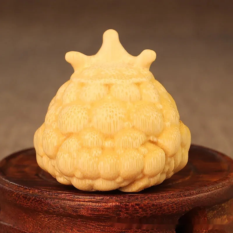 Solid bamboo carving ornament of a 5.0 crown princess toad in cute style.
