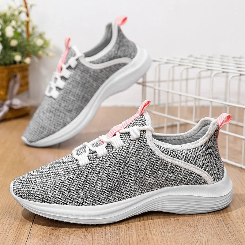 Women's low-top mesh casual sneakers in black with round toe and lace-up closure