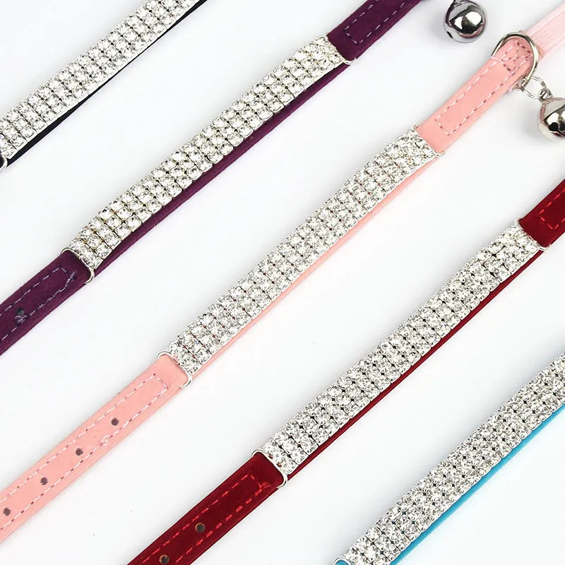 Rhinestone-decorated suede velvet cat collar adjustable from 20cm to 30cm in length.