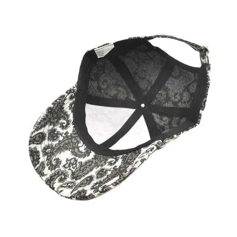Polyester baseball cap with paisley print in black, blue, or wine red, size M for 56-58cm head.