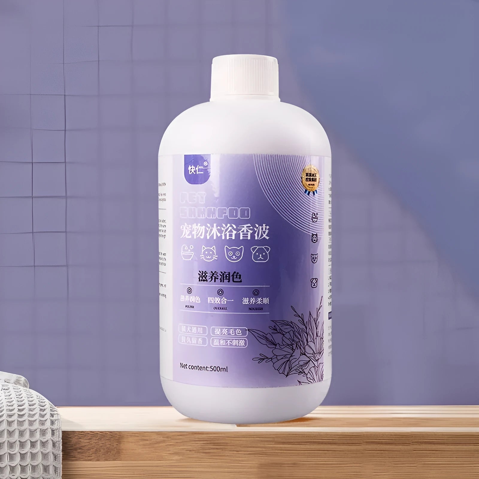 500ml bottle of antibacterial pet shower gel with anti-itch and deodorising properties