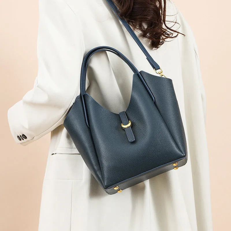 Genuine leather women's bucket handbag in retro style with large capacity and internal file organisation