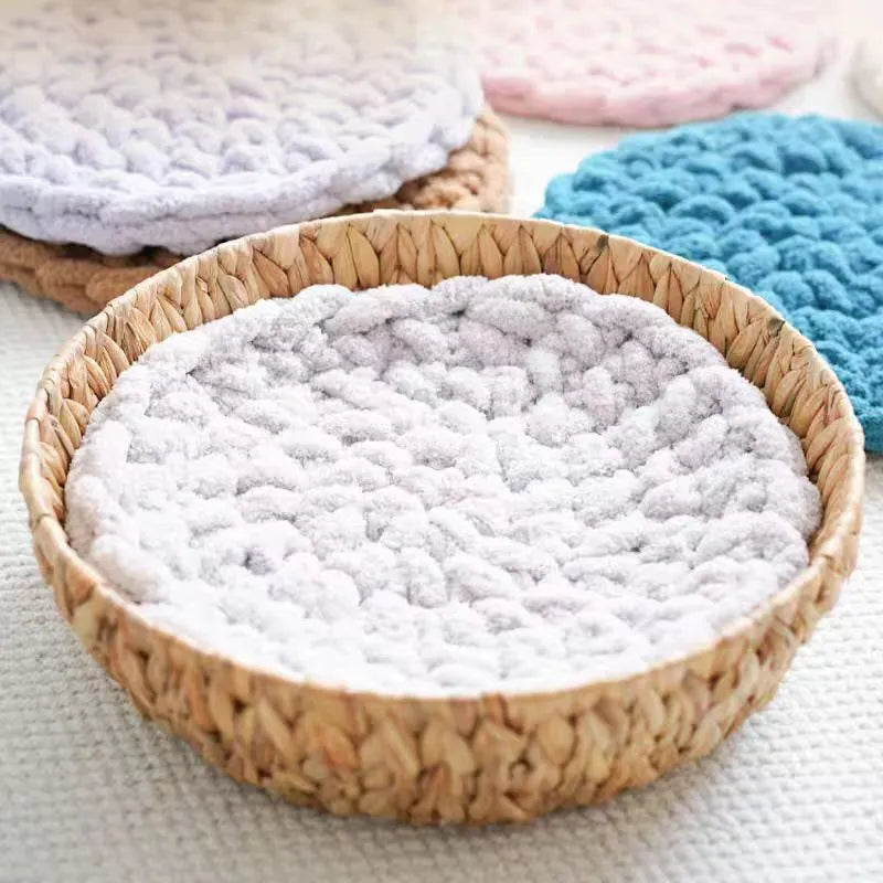 Hand-woven chenille thick needle wool pet mat for dogs and cats in six colours and five sizes
