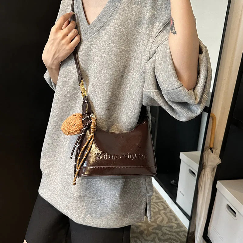 PU dumpling bag 20x9.5x20cm with sandwich pocket, available in black, brown, coffee, and red