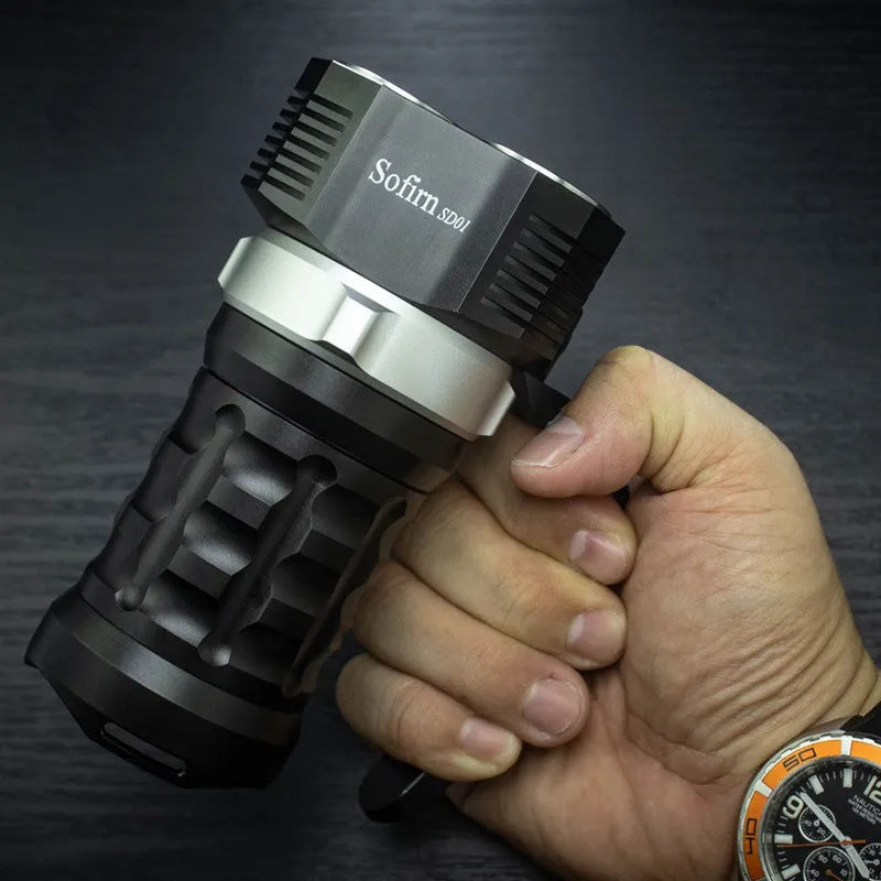 Aluminium alloy super bright diving flashlight with 350 lumen output.