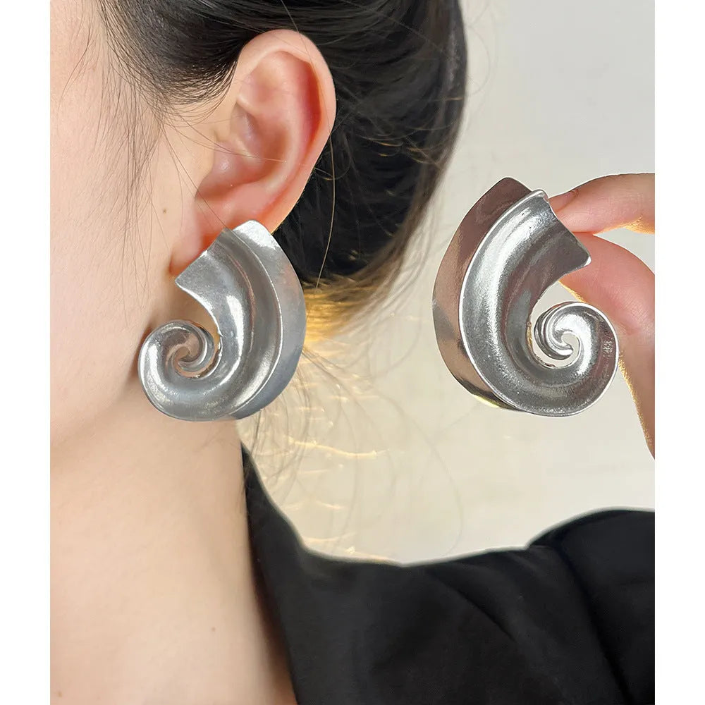 Geometric retro ear studs with 5cm diameter in gold or silver electroplated alloy