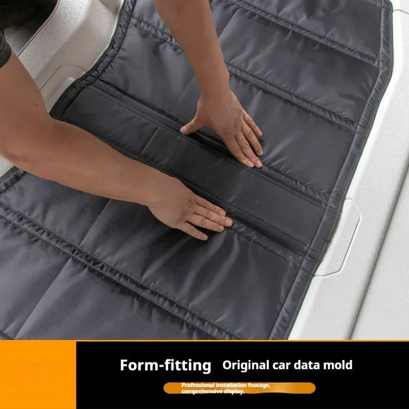 Black car roof insulation mat for Wrangler JL18 made from 600D Oxford cloth, PE board and thermal insulation foam