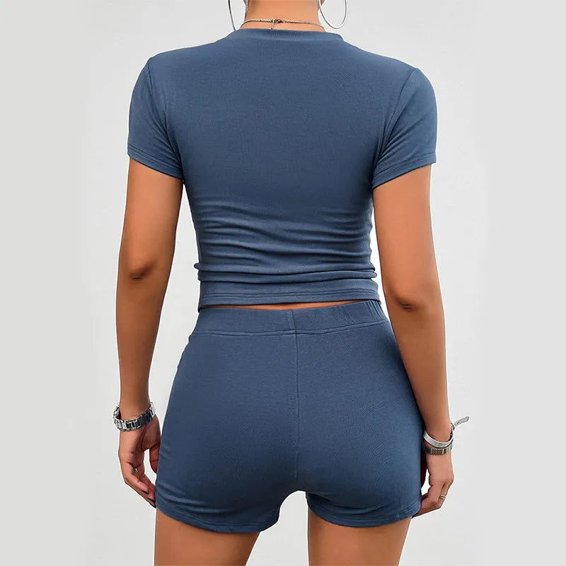 Women's slim solid colour sports suit set with short sleeve top and elastic shorts