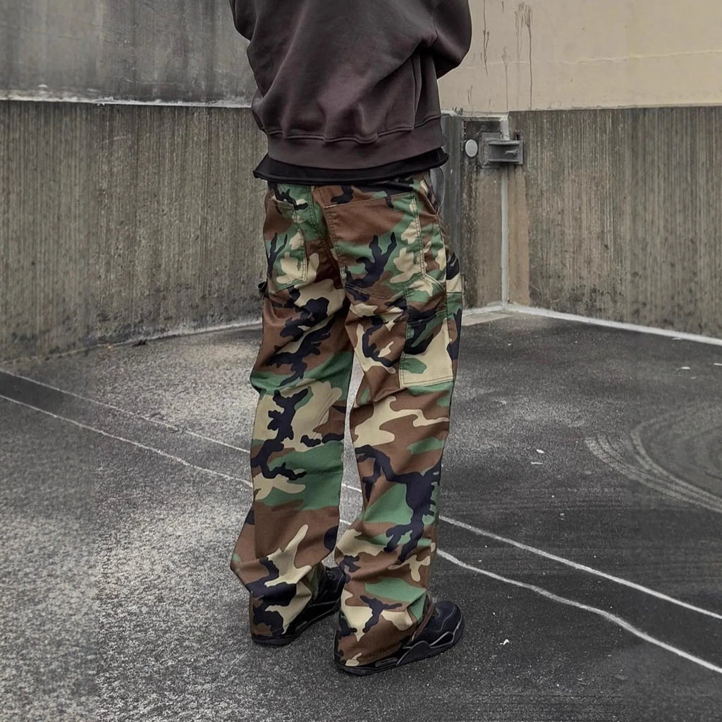 Men's loose camouflage workwear jeans in green, army green or gray cotton denim, straight leg, mid waist, zipper fly