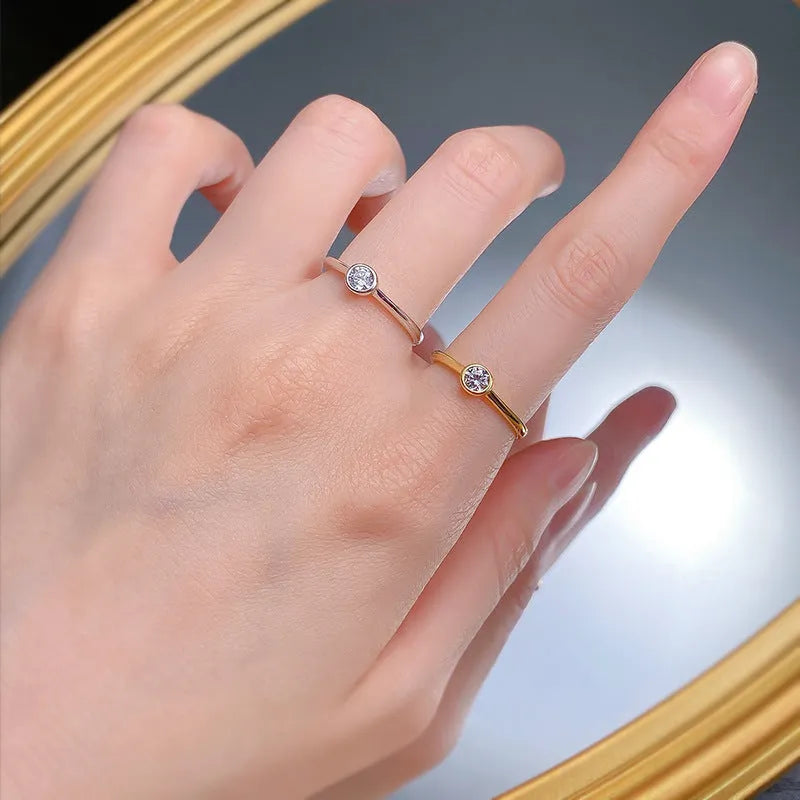 Minimalist crown-shaped silver ring with linear design in electroplated gold or platinum finish.