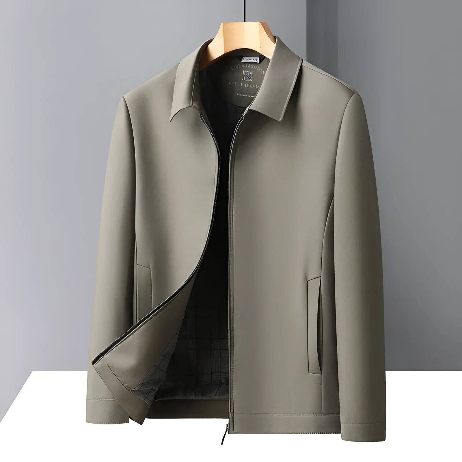 Men's solid colour casual jacket with polo collar and side pockets in khaki, navy, or red.