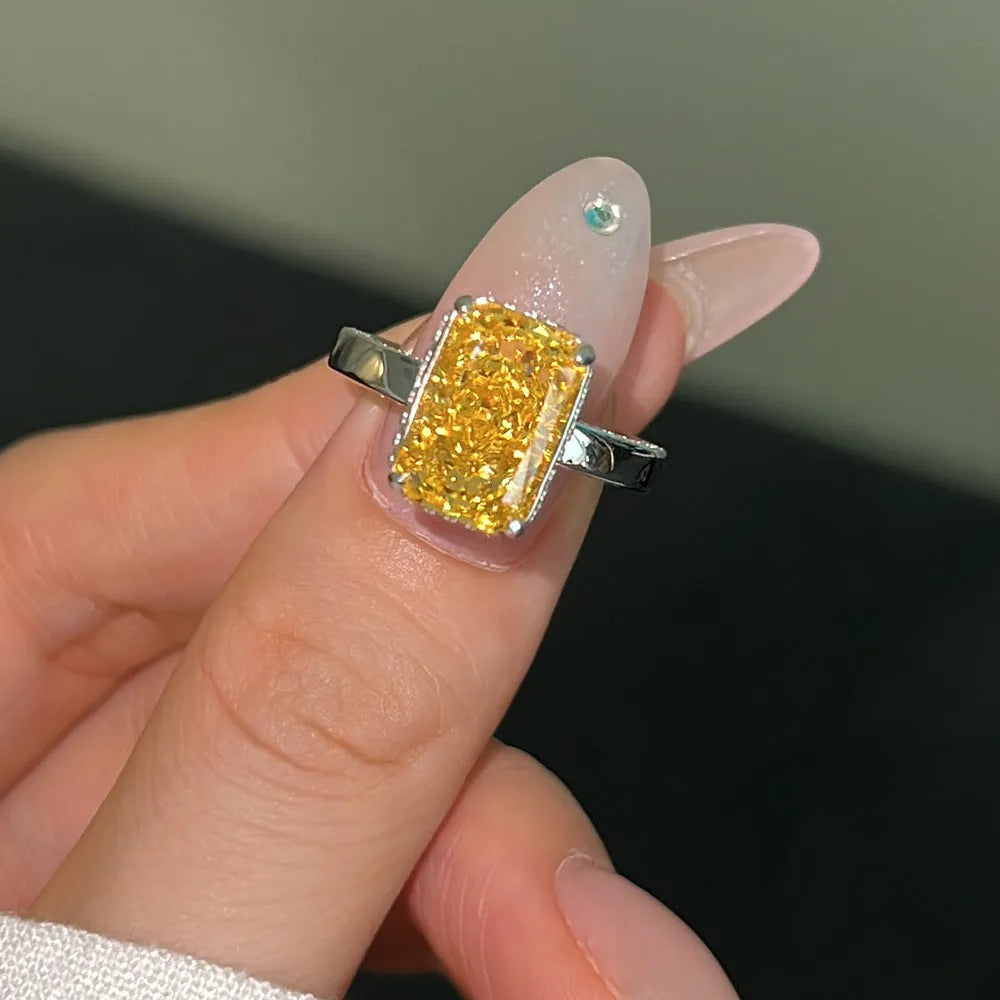 S925 sterling silver women's ring with geometric quadrilateral shape, available in two colours and sizes 5 to 9