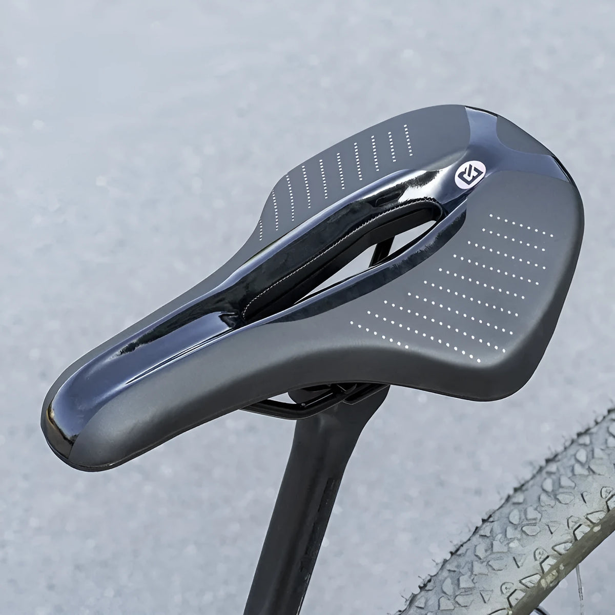 Medium mountain bike seat cushion in black or pink colour with PU foam construction