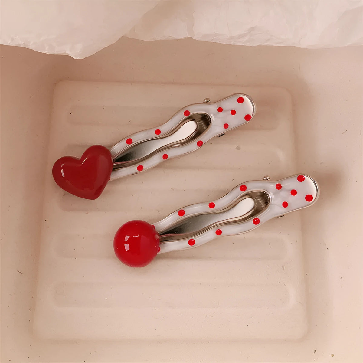 Red heart-shaped hairpin with French retro dots and willow leaf clip, Korean style barrette for women